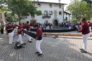 Alzamiento del 'Mayo' en Iturmendi.