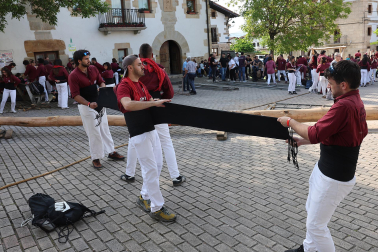 Alzamiento del 'Mayo' en Iturmendi.