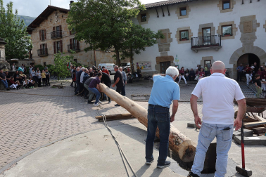 Alzamiento del 'Mayo' en Iturmendi.