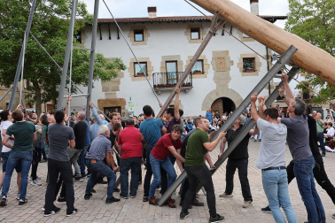 Alzamiento del 'Mayo' en Iturmendi.