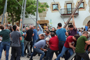 Alzamiento del 'Mayo' en Iturmendi.