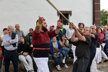 Alzamiento del 'Mayo' en Iturmendi.