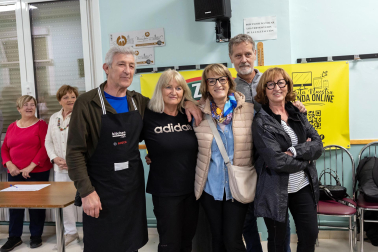 Gastronomía, verdura y celebración se dieron cita este domingo, 3 de mayo, en la asociación de Jubilados La Ribera con motivo de la 32 Semana de la Verdura