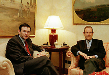 El Lehendakari del Gobierno Vasco, Juan José Ibarretxe, reunido con el presidente de Eusko Alkartasuna, Carlos Garaikoetxea, en 1999