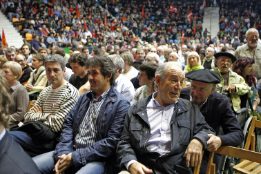 Carlos Garaikoetxea, en un mitin de Bildu en el pabellón Anaitasuna en 2011