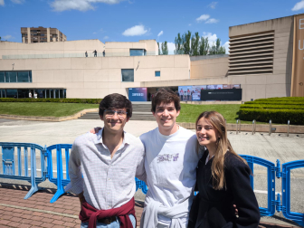 Alberto Llano Hernández (21 años), Javier García-Alarcón González-Aller (21) y Candela Echeverría Lorente (22)