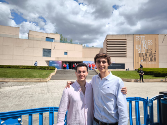 Víctor Gandarilla de Andrés (21 años) y Alejandro Sánchez Martínez (21) también han podido hablar con la Reina