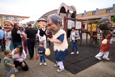 Fotos del 30 aniversario de la comparsa de kilikis de Villava