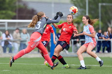 Partido de vuelta playoff de ascenso entre Osasuna Femenino B y Mallorca Internacional.