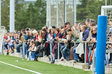 Partido de vuelta playoff de ascenso entre Osasuna Femenino B y Mallorca Internacional.