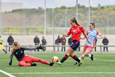 Partido de vuelta playoff de ascenso entre Osasuna Femenino B y Mallorca Internacional.