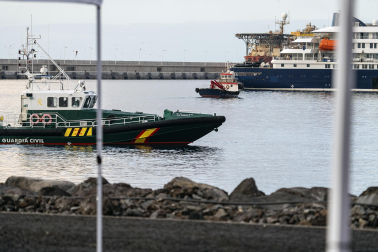 Fotos del desembarco de los pasajeros del crucero MV Hondius y su traslado al aeropuerto de Tenerife Sur