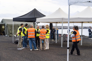 Fotos del desembarco de los pasajeros del crucero MV Hondius y su traslado al aeropuerto de Tenerife Sur
