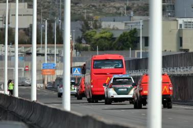 Fotos del desembarco de los pasajeros del crucero MV Hondius y su traslado al aeropuerto de Tenerife Sur