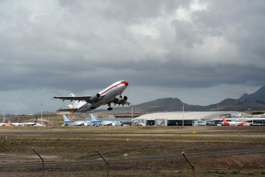 Fotos del desembarco de los pasajeros del crucero MV Hondius y su traslado al aeropuerto de Tenerife Sur