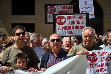 Fotos de la manifestación convocada por la Coordinadora de Plataformas Vecinales contra las plantas de biogás en Navarra