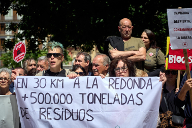 Fotos de la manifestación convocada por la Coordinadora de Plataformas Vecinales contra las plantas de biogás en Navarra
