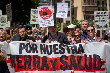 Fotos de la manifestación convocada por la Coordinadora de Plataformas Vecinales contra las plantas de biogás en Navarra