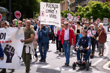 Fotos de la manifestación convocada por la Coordinadora de Plataformas Vecinales contra las plantas de biogás en Navarra