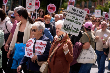 Fotos de la manifestación convocada por la Coordinadora de Plataformas Vecinales contra las plantas de biogás en Navarra
