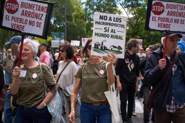 Fotos de la manifestación convocada por la Coordinadora de Plataformas Vecinales contra las plantas de biogás en Navarra