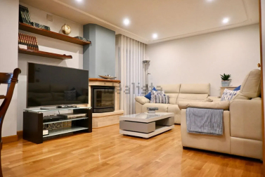 Salón con chimenea