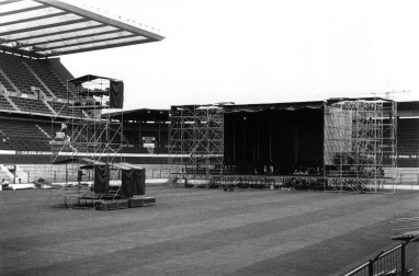 El escenario sobre el que actuó Elton John, antes del concierto