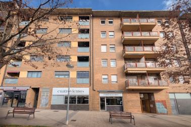 Se vende o alquila local de 168m² en Cuatrovientos