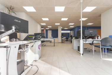 Se vende o alquila local de 168m² en Cuatrovientos