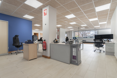 Se vende o alquila local de 168m² en Cuatrovientos