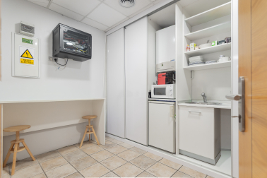 Se vende o alquila local de 168m² en Cuatrovientos