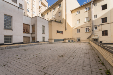 Se vende o alquila local de 168m² en Cuatrovientos