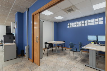 Se vende o alquila local de 168m² en Cuatrovientos