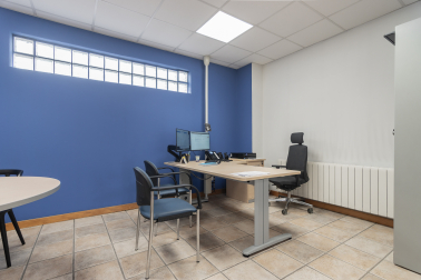 Se vende o alquila local de 168m² en Cuatrovientos