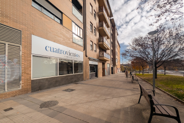 Se vende o alquila local de 168m² en Cuatrovientos