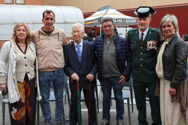 Condecoraciones, homenaje a los retirados y celebración de la fidelidad a la Guardia Civil con motivo del 182 aniversario de la fundación del cuerpo