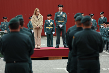 Condecoraciones, homenaje a los retirados y celebración de la fidelidad a la Guardia Civil con motivo del 182 aniversario de la fundación del cuerpo