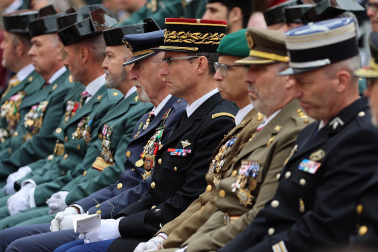 Condecoraciones, homenaje a los retirados y celebración de la fidelidad a la Guardia Civil con motivo del 182 aniversario de la fundación del cuerpo