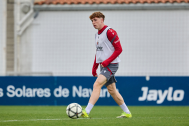 Víctor Muñoz, el veloz extremo de Osasuna, durante un entrenamiento