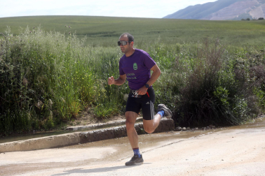Participantes en el I Cross de Úcar disputado este domingo, 17 de mayo