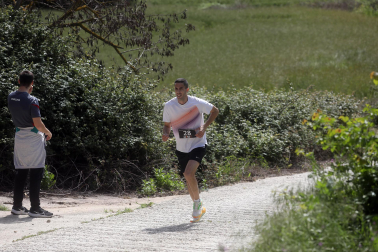 Participantes en el I Cross de Úcar disputado este domingo, 17 de mayo