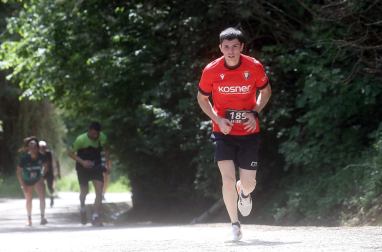 Participantes en el I Cross de Úcar disputado este domingo, 17 de mayo