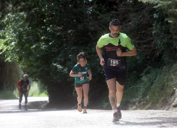 Participantes en el I Cross de Úcar disputado este domingo, 17 de mayo