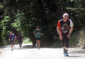 Participantes en el I Cross de Úcar disputado este domingo, 17 de mayo