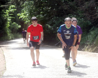 Participantes en el I Cross de Úcar disputado este domingo, 17 de mayo