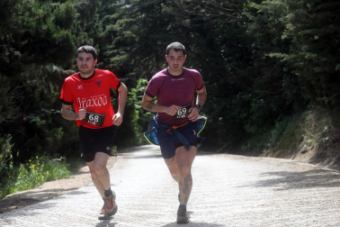 Participantes en el I Cross de Úcar disputado este domingo, 17 de mayo