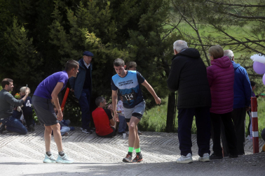 Participantes en el I Cross de Úcar disputado este domingo, 17 de mayo
