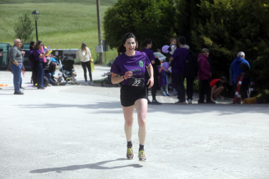 Participantes en el I Cross de Úcar disputado este domingo, 17 de mayo