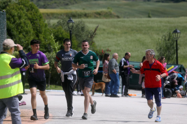 Participantes en el I Cross de Úcar disputado este domingo, 17 de mayo