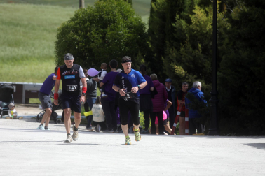 Participantes en el I Cross de Úcar disputado este domingo, 17 de mayo